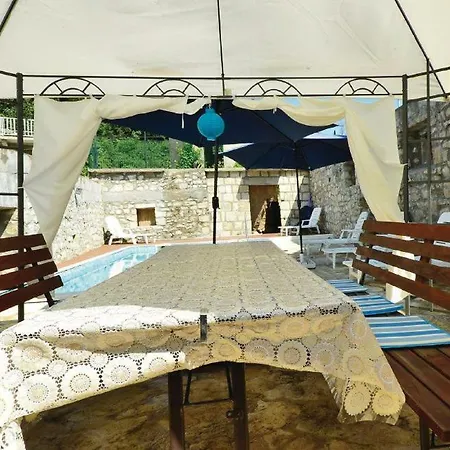 Vacation House Kontrada Casa vacanze Komaji
